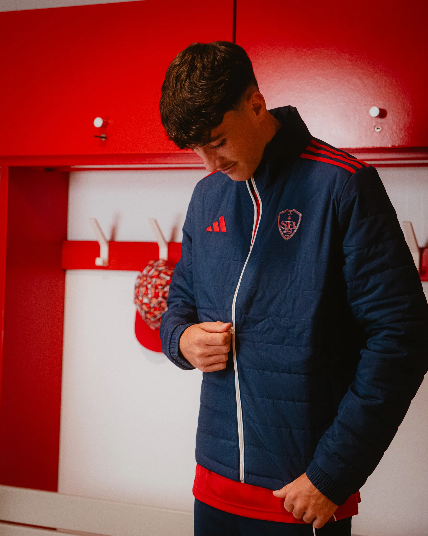 Doudoune Bleu et Rouge Adidas - Image 3